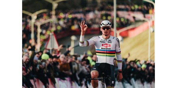 Van der Poel, de ongeslagen koning van het crosscountryracen Van der Poel, de ongeslagen koning van het crosscountryracen